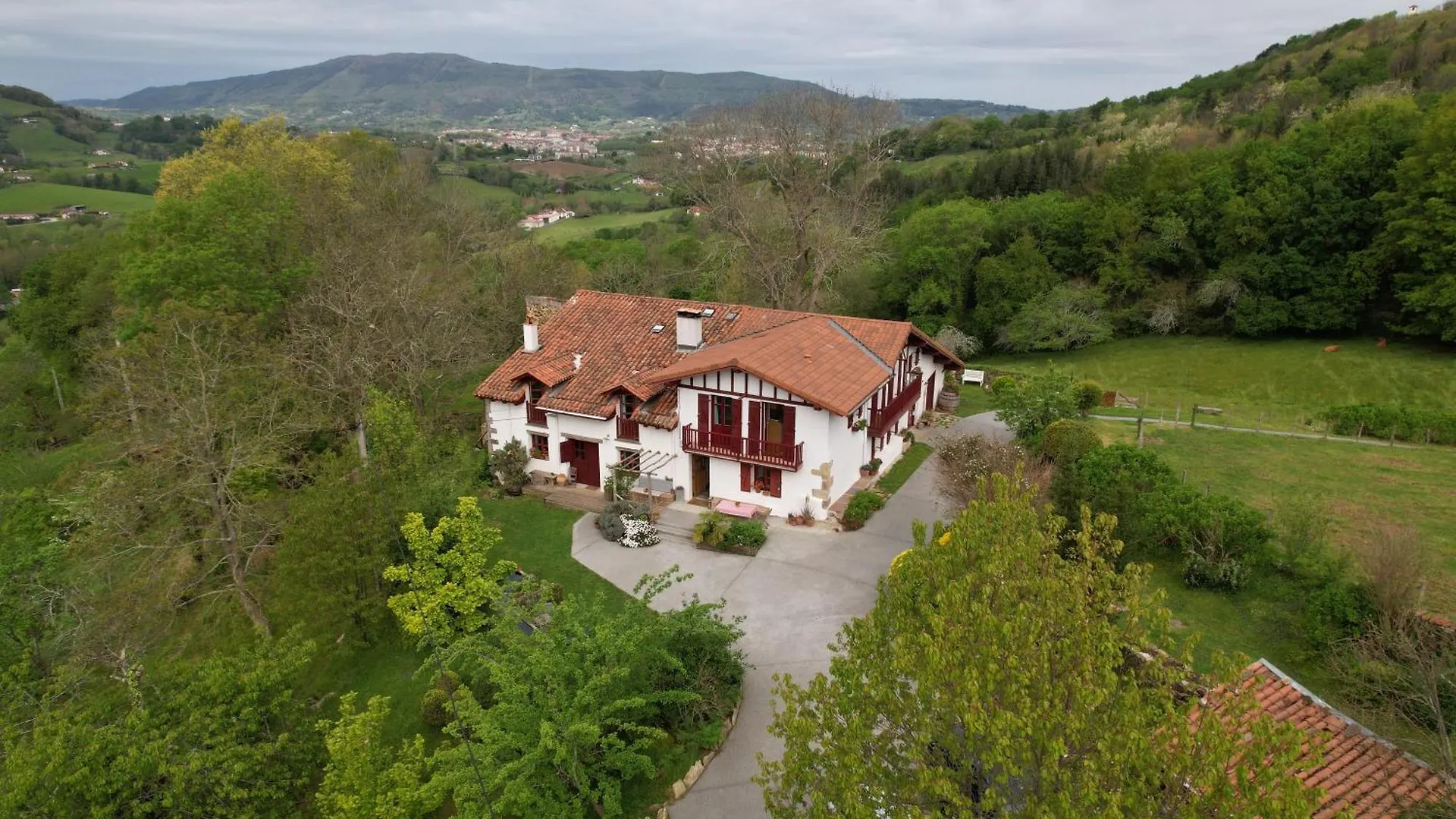 Apartamentos Rurales Aginaga Irun Aparthotel